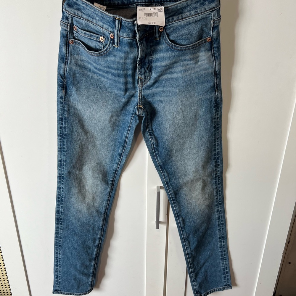 NWT American Eagle Outfitters Light Blue Skinny Flex Jeans. Size 28/30